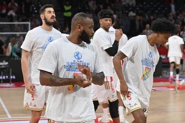 MOĆNA PORUKA ZVEZDE I PARTIZANA Večiti izašli u posebnim majicima na derbi, ovo je razlog (FOTO)