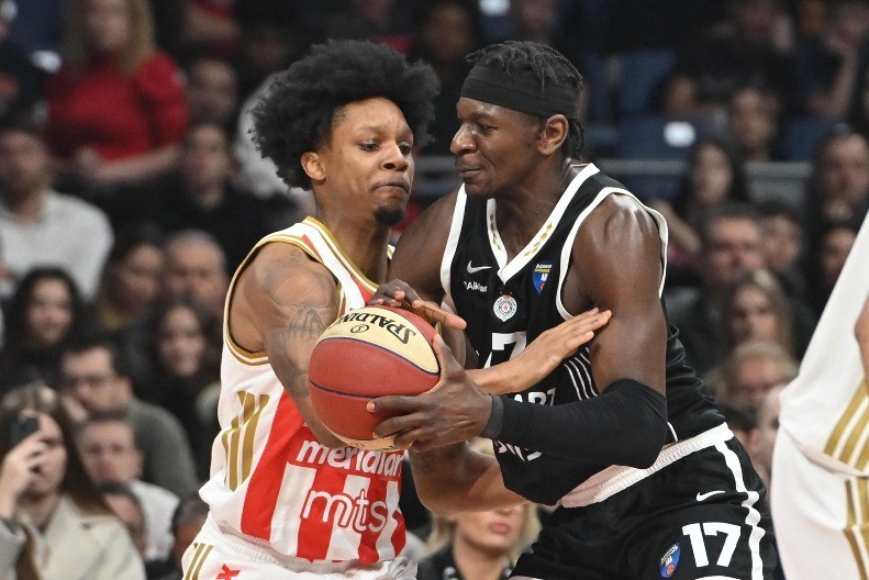 CRTICE SA DERBIJA Poluprazna Arena, startne postave bez Srba i bivši NBA igrač na tribinama