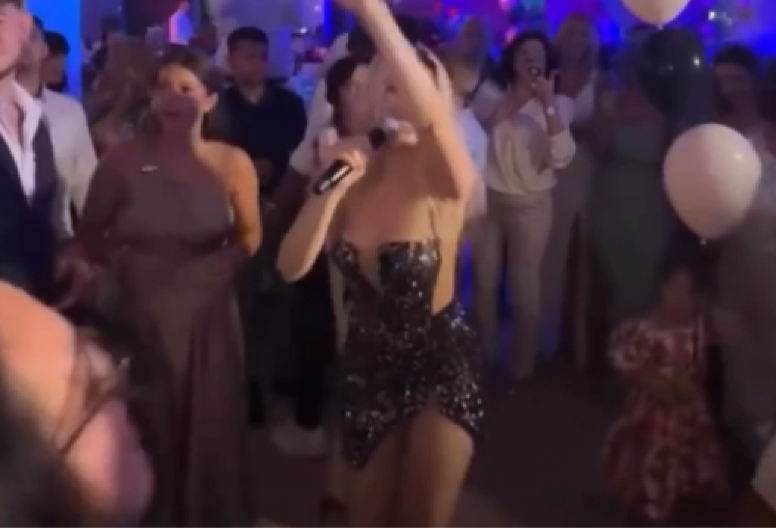 "DA BI NEKO BIO MOJ PRIJATELJ, MORA DA LEGNE SA MNOM" Naša pevačica šokirala priznanjem 