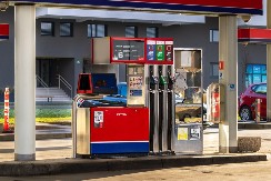 SLOVENIJA UVELA RESTRIKCIJE GORIVA, AKTIVIRANA I VOJSKA Premijer: Trgovcima izdate preporuke da pripreme mere za strane kupce