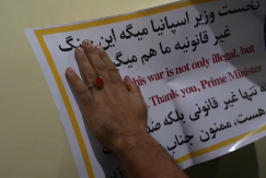 NA SMRTONOSNE RAKETE LEPE FOTOGRAFIJE OVOG EVROPSKOG LIDERA: Vidite kako Iranci izražavaju zahvalnost (VIDEO)