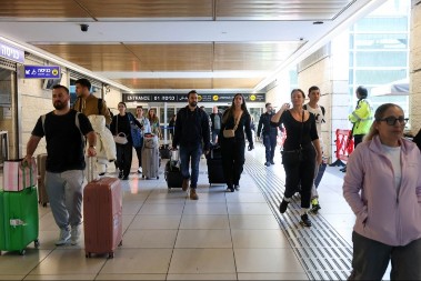 OSTALI BEZ LETA I MORALI DA PLATE 2.500 EVRA Zbog jedne stvari koju je dete ponelo na aerodrom, porodica doživela AGONIJU - evo šta je bilo u rancu