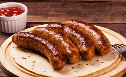 Poznati kuvar tvrdi da pogrešno pržimo kobasice: Ovako će biti sočne, a hrskave spolja!