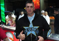 NIJE MU DUGO BILO POTREBNO Kristijan Golubović uhvaćen u kolima sa rijaliti učesnicom! (FOTO)