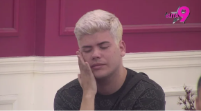 UROŠ STANIĆ SE RASPAO NA KOMADE Plače i jeca na sav glas, učesnici ne mogu da ga smire! (FOTO)