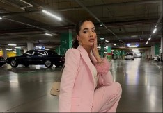 OVO JE MAJKA ANĐELE ĐURIČIĆ Nikada se ne pojavljuje u javnosti, a sada je isplivala prava istina o njihovom odnosu!