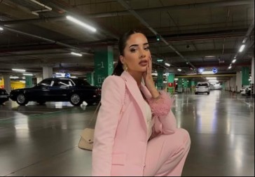 OVO JE MAJKA ANĐELE ĐURIČIĆ Nikada se ne pojavljuje u javnosti, a sada je isplivala prava istina o njihovom odnosu!