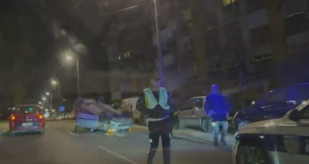 TEŠKA NESREĆA U USTANIČKOJ Automobil na krovu, Hitna i policija na terenu