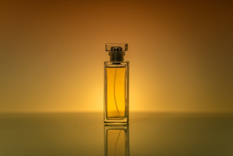 PARFEM KOJI SU OBOŽAVALE MNOGE SLAVNE LEPOTICE, NASTAO JE GREŠKOM Uskoro slavi 105. rođendan - evo zbog čega je toliko poseban