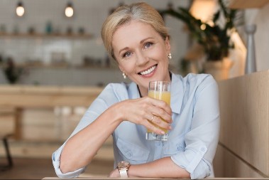 Žene ovo zovu „prirodni botoks“: Tvrde da ublažava bore i zateže kožu lica