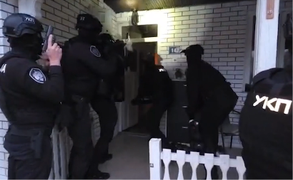 PAO SA SUMNJIVIM PRAHOM U OBRENOVCU Policija u džepu našla kesicu, sumnja na kokain