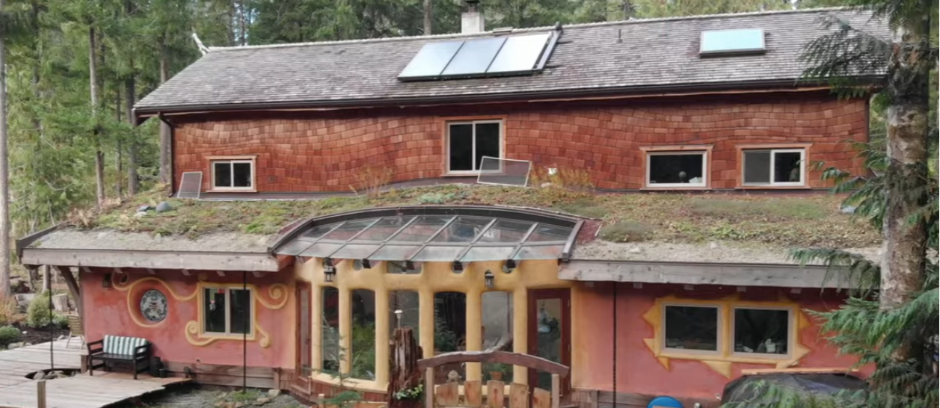 KUĆA OD SLAME I GLINE OTPORNA JE NA POŽAR Vek joj je 300 godina, a unutra je temperatura uvek između 17 i 20 stepeni