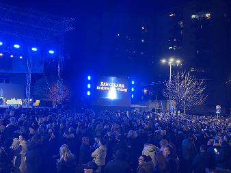 DAN SEĆANJA NA STRADALE U NATO AGRESIJI Reka ljudi u Vranju, prisustvuje i predsednik Vučić (VIDEO)