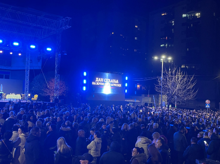 DAN SEĆANJA NA STRADALE U NATO AGRESIJI Reka ljudi u Vranju, prisustvuje i predsednik Vučić (VIDEO)