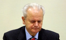 Krenuo Dnevnik na RTS-u, Slobodan Milošević se obratio: "Naša zemlja nalazi se u RATU!"