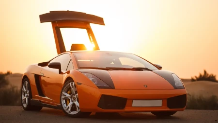 PENZIONER SE PROVOZAO U SPORTSKOM AUTOMOBILU, ALI SE NAŠAO NA MUKAMA KAD JE TREBALO DA IZAĐE Evo kako mu je to pošlo za rukom - ljudi na mrežama plaču od smeha