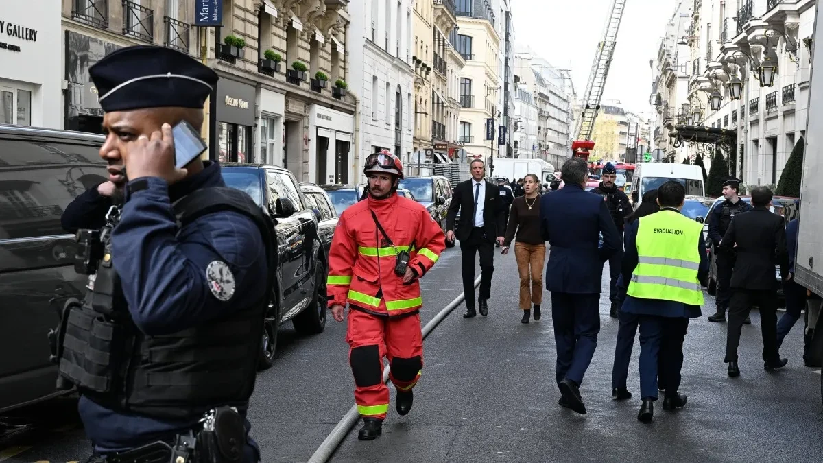VELIKI POŽAR U PARIZU Ima povređenih, 100 vatrogasaca na terenu 