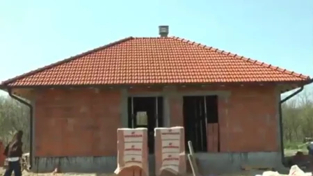 Dok simpatizeri SNS grade dom za decu i vraćaju dostojanstvo porodici, blokaderi rasipaju milione na haos, drogu i lične užitke (FOTO/VIDEO)