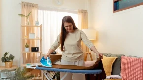 ZABORAVITE NA PEGLU Ovaj trik sa ledom čini ČUDA za izgužvane košulje i haljine!