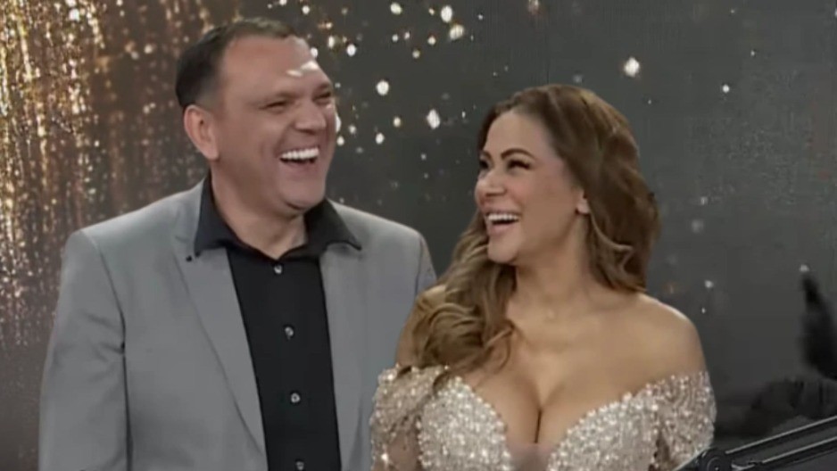 NIJE MOGAO DA SAČEKA DA SE VRATI Mane iz Amerike poslao poruku Mini Kostić, pevačica zanemela od šoka