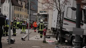 KAMION UBIO MAJKU I SINA (3) NA TROTOARU Teretnjak jurio nekontrolisano po ulici!