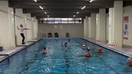  Čukarica pokrenula prijave za besplatnu hidrokinezi terapiju „Plivanjem do zdravlja“