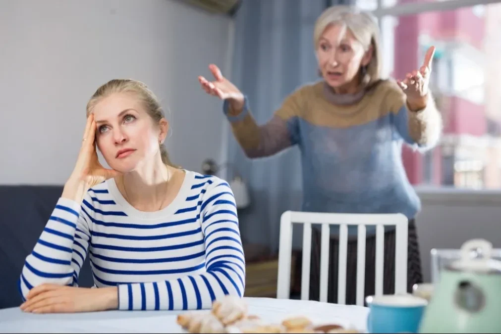 Postoji li zlobnija žena od nje? Svekrva mi pomagala da sredim stan i uradila nešto užasno!