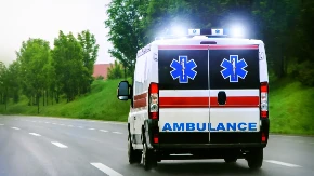 LEKARI JOJ SE BORE ZA ŽIVOT Poznata influenserka pala sa terase, kičma joj slomljena na 24 mesta! (FOTO)