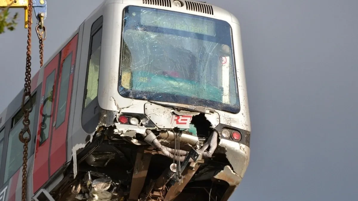 VOZ IZLETEO IZ ŠINA! Užas kod Bjelovara, drvo palo na prugu, a unda je usledio UŽAS!