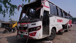 STRAVIČNA TRAGEDIJA Autobus upao u reku, poginule najmanje 24 osobe (FOTO)