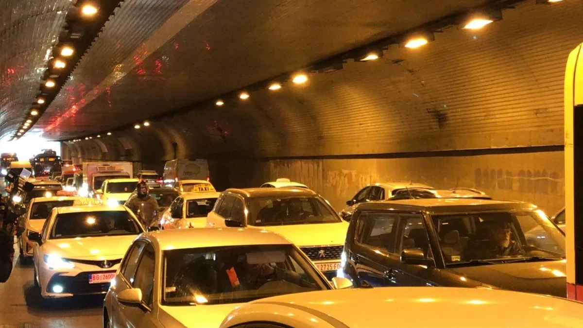 U LANČANOM SUDARU POVREĐENEA ŽENA Detalji udesa u Terazijskom tunelu