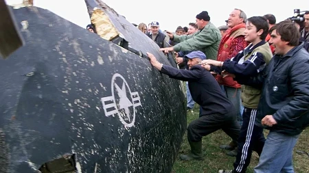 DAN KADA SU SRBI IGRALI KOLO NA "NEVIDLJIVOM" Ponos američke avijacije F -117 oboren pre tačno 27 godina (FOTO)