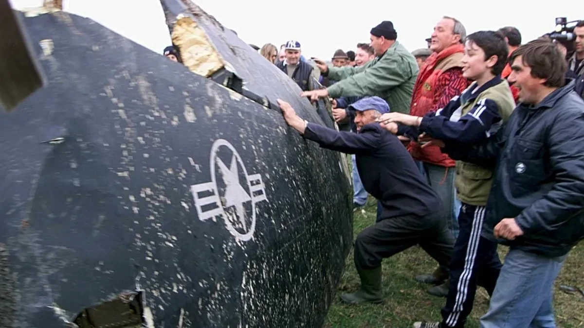 DAN KADA SU SRBI IGRALI KOLO NA "NEVIDLJIVOM" Ponos američke avijacije F -117 oboren pre tačno 27 godina (FOTO)