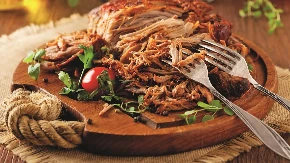 CEPKANI SVINJSKI VRAT SA SOJA SOSOM I MEDOM Gurmanluk u svakom zalogaju