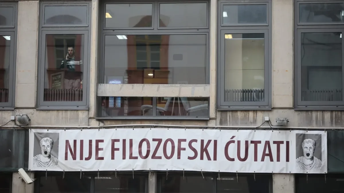 BLOKADERSKE BITANGE NI REČ NE PROGOVORAJU! Ćute već 18 sati, tragična smrt koleginice ni da ih takne (FOTO)