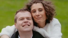 SPOJILA IH TEŠKA BOLEST, A DANAS SU U BRAKU Ljubavna priča Srpkinje i Hrvata RASPLAKALA region!