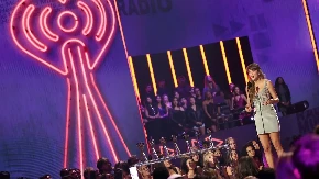 APSOLUTNA POBEDNICA Pevačica koju vole Srbi ima i nagradu i lepog dečka, ovim rečima raznežila milione!