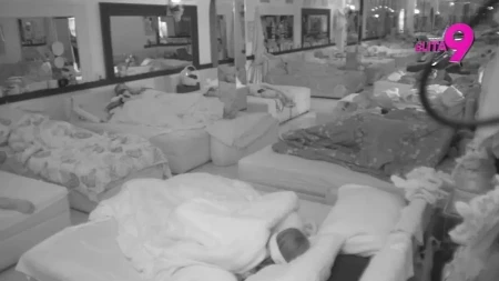 CIMER IM PREKINUO VRELU AKCIJU! Presutili se strastima usred noći, a onda je on uleteo! 