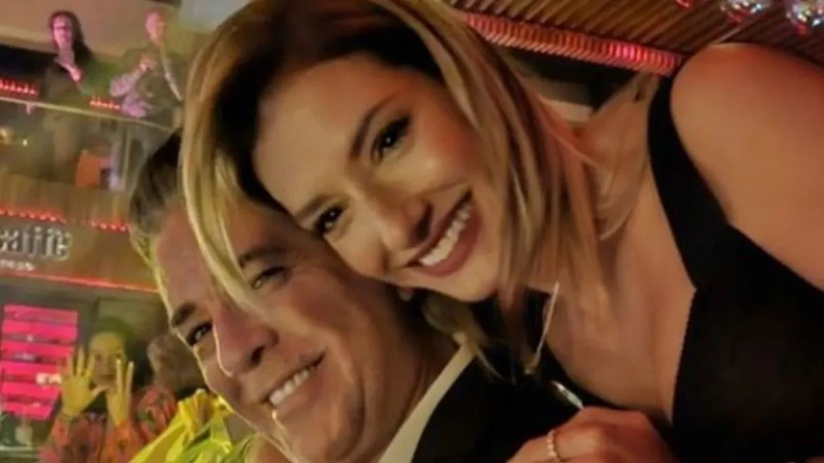 JOVANA JOKSIMOVIĆ MAMI UZDAHE Voditeljka pokazala noge u satenskom miniću! 