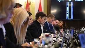 ĐOKIĆ NIJE SMEO DA POGLEDA ANU BRNABIĆ U OČI: Rektore, ko je u Kapetan-Mišinom zdanju?!