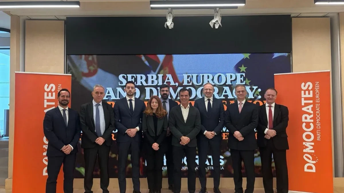 GUBITNIČKA ŽURKA U PARIZU