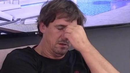 KRISTIJAN GOLUBOVIĆ URLA NA SAHRANI Žena mu prišla, on odmah zapenio, haos na groblju!