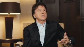 "GOLA GA JE ČEKALA U KREVETU, A ON..."  Pevačica otkrila dugo čuvanu tajnu Čolića, 40 godina ćutala