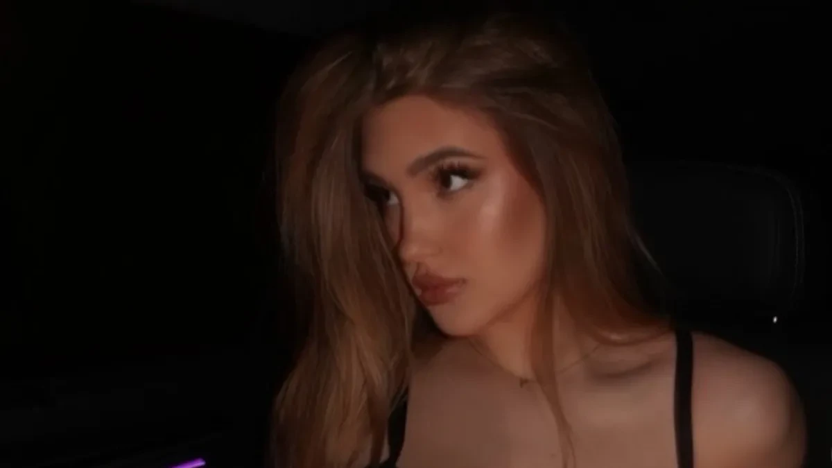 U LUDOM PROVODU Goca Tržan sa ćerkom zajedno na koncertu, Lena u providnom korsetu šokirala sve (FOTO)