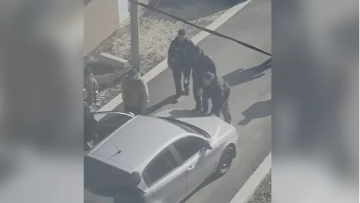 BLOKADERI NAPALI AKTIVISTE SNS U BORU! Čoveku polomili ruku