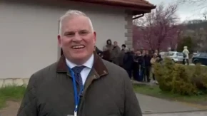 AMERIČKI POSMATRAČ ŠOKIRAN BLOKADERIMA KOJI ŠIRE STRAH! Sa druge strane oduševljen je Sevojnom i organizacijom izbornog procesa!