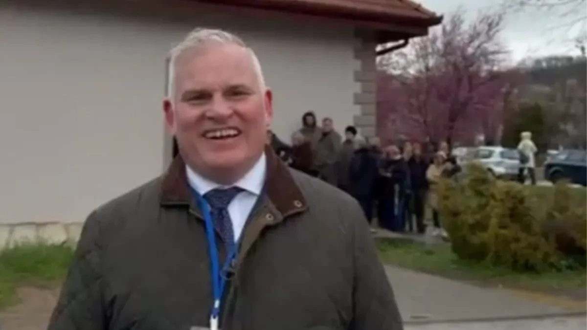 AMERIČKI POSMATRAČ ŠOKIRAN BLOKADERIMA KOJI ŠIRE STRAH! Sa druge strane oduševljen je Sevojnom i organizacijom izbornog procesa!