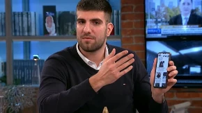 BLOKADERI NAPALI AKTIVISTU SNS-a! Vukašinu Đokoviću razbili auto, pa nasrnuli na njega (FOTO/VIDEO)