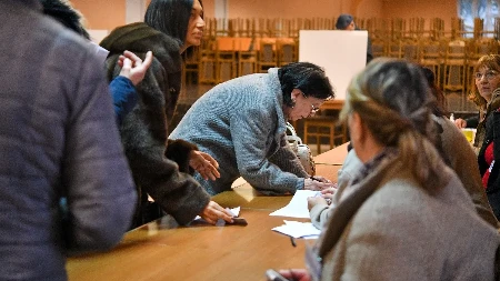 NUDILI MU 4.000 DA GLASA ZA BLOKADERE Pošten momak sve odbio: "Glasaću po svojoj savesti!"