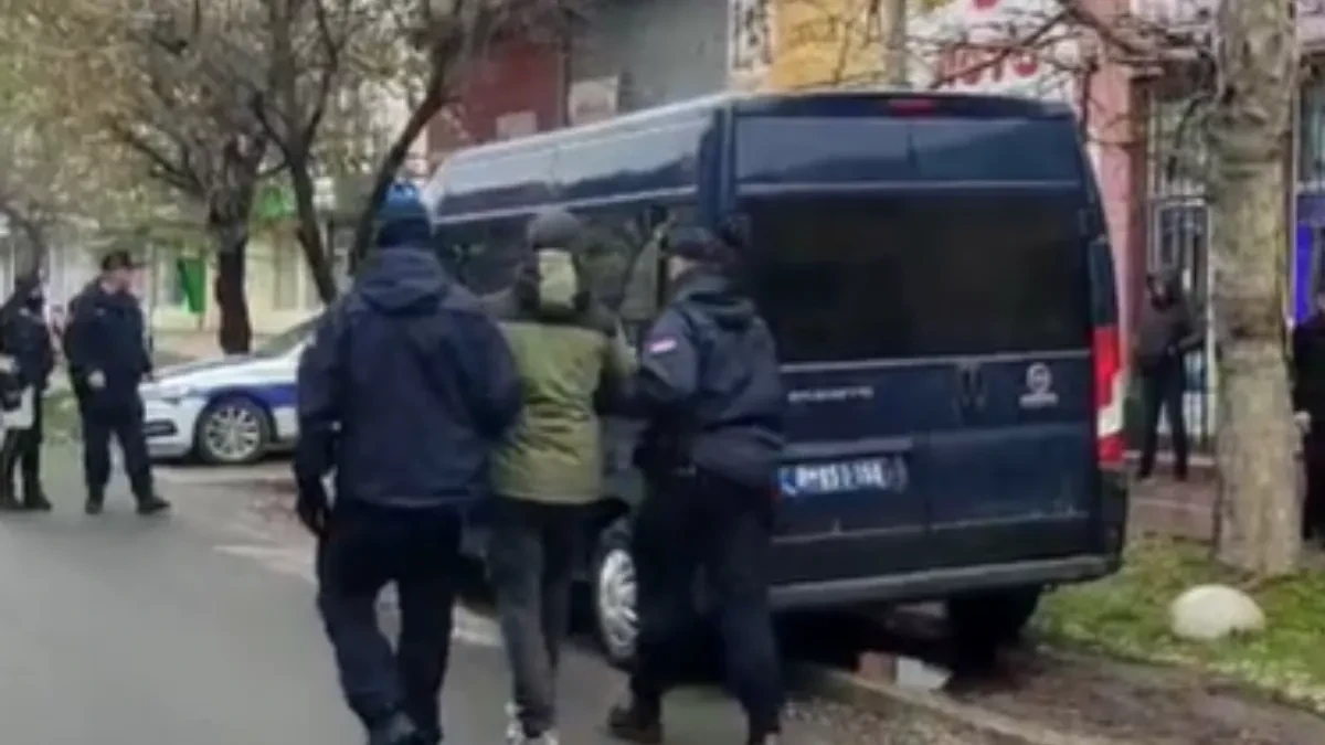 POLICIJA SPREČAVA STRAVIČNO NASILJE TOKOM IZBORA! Krenulo privođenje blokadera (VIDEO)